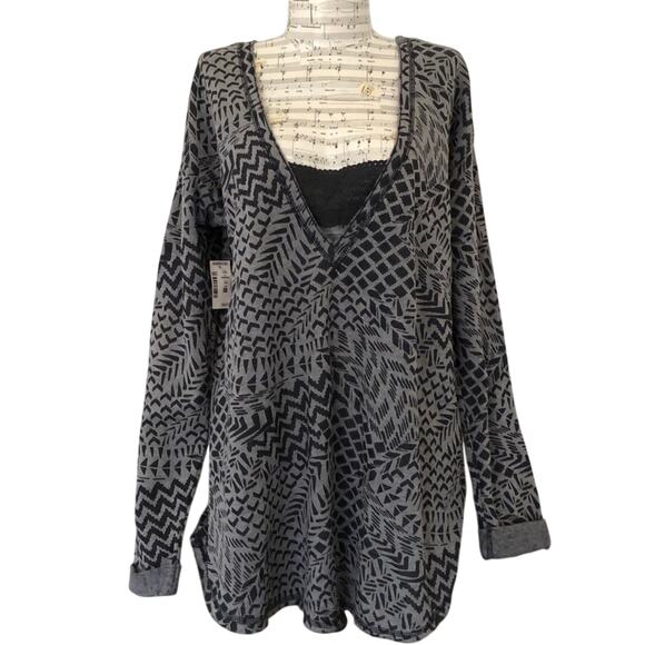 Aēropostale Thermal V-back Geometric Print Tunic Top, size M - Picture 1 of 11